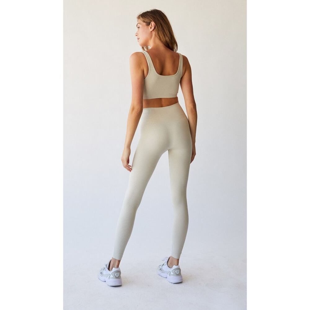 2pcs Activewear Yoga‎ Gym Oatmilk Size Large Workout Pilate